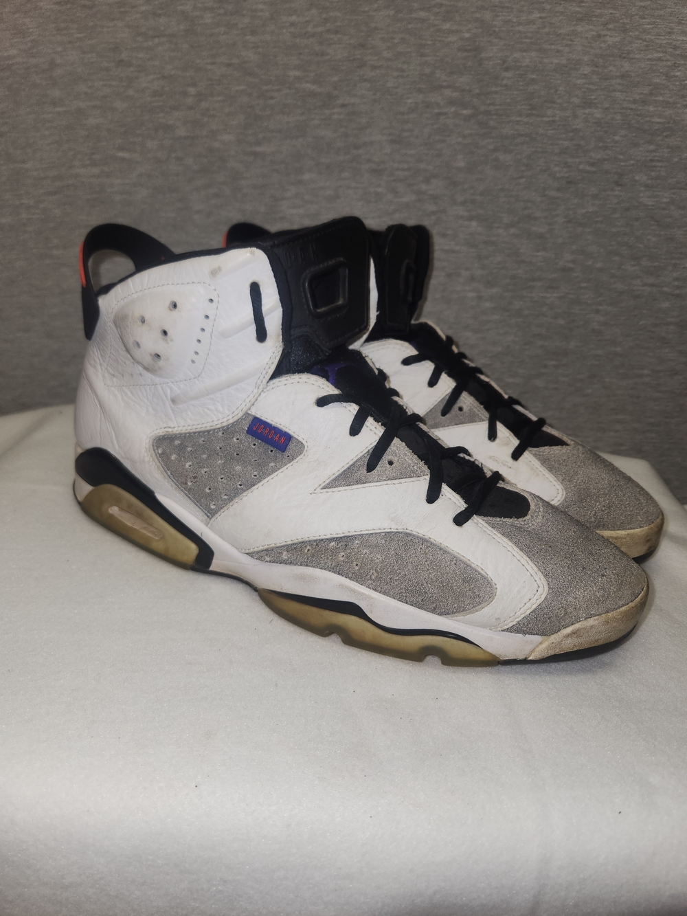 Jordan Men's Retro 6 Nostalgia High-Top Sneakers in White, Black and Gray